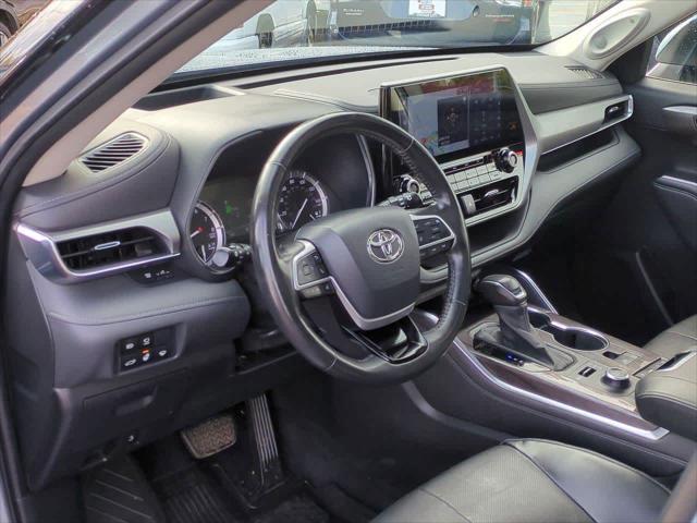 used 2022 Toyota Highlander car, priced at $39,990