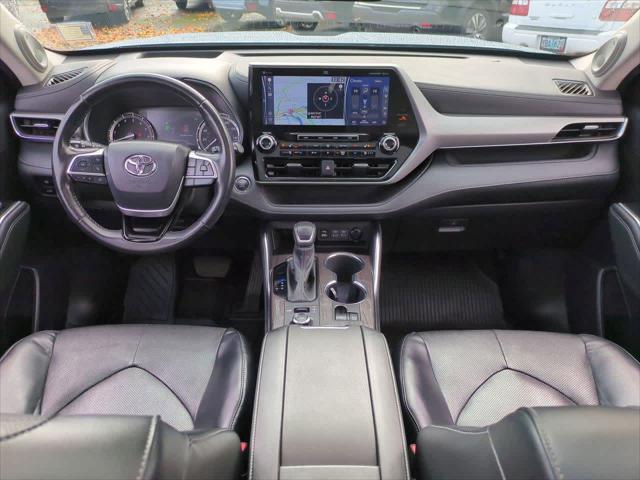 used 2022 Toyota Highlander car, priced at $39,990