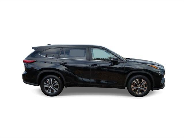 used 2023 Toyota Highlander car, priced at $34,490