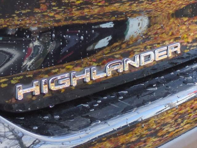 used 2023 Toyota Highlander car, priced at $34,490