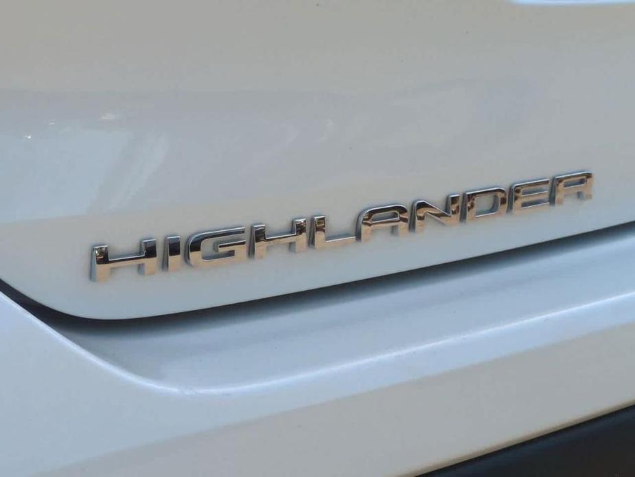 used 2021 Toyota Highlander car, priced at $36,990