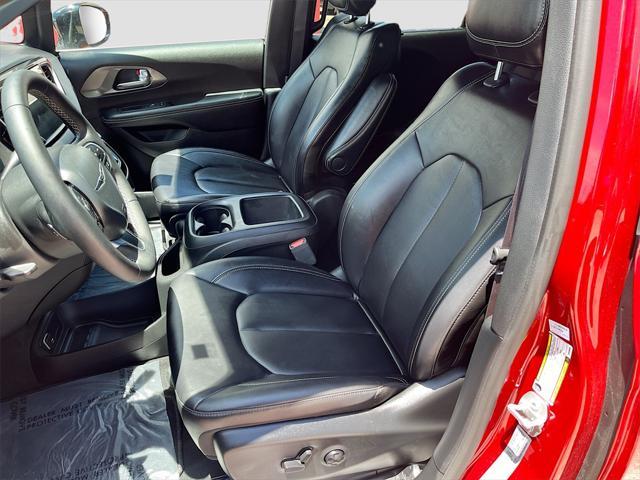 used 2025 Chrysler Pacifica car, priced at $32,000