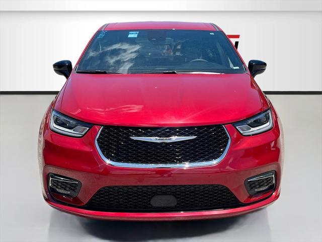 used 2025 Chrysler Pacifica car, priced at $32,000