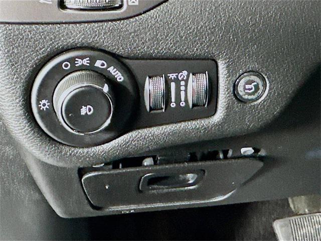 used 2019 Jeep Cherokee car, priced at $18,573