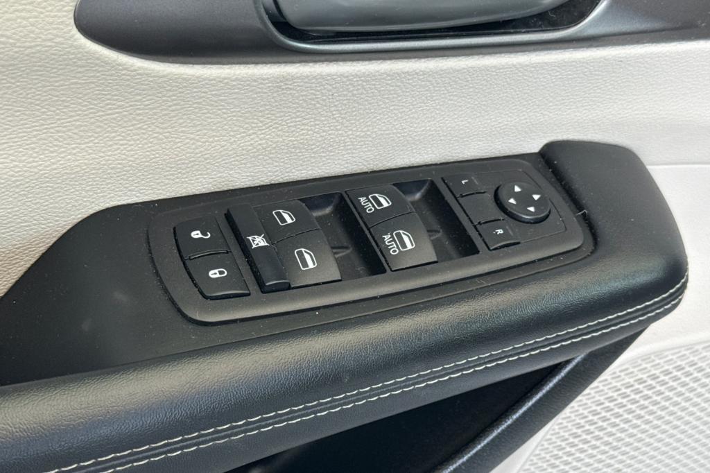 used 2023 Chrysler Pacifica car, priced at $21,800