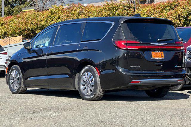 used 2023 Chrysler Pacifica Hybrid car, priced at $25,900