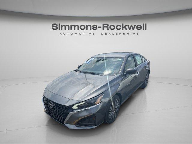 new 2025 Nissan Altima car, priced at $27,499