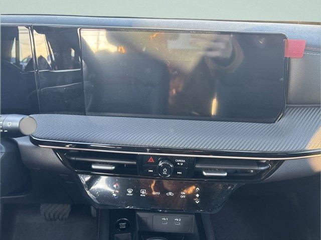 new 2025 Nissan Kicks car, priced at $28,999