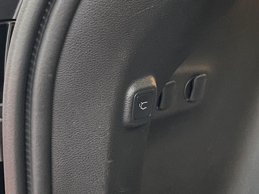 used 2019 Jeep Cherokee car, priced at $19,995