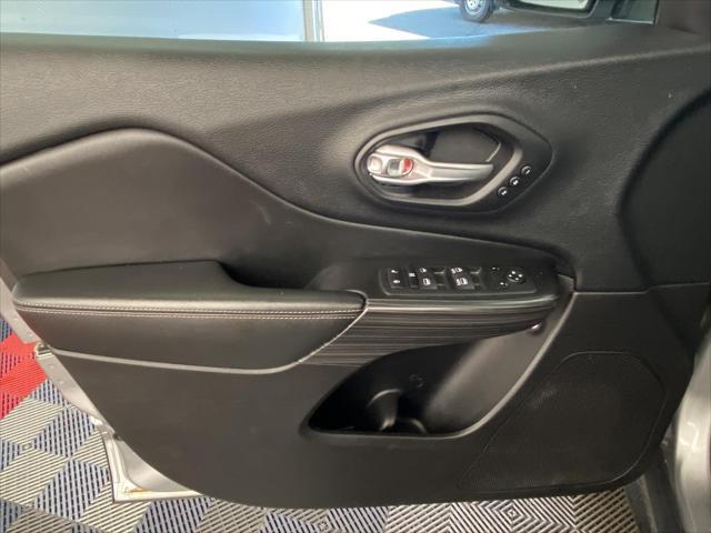 used 2015 Jeep Cherokee car, priced at $10,980