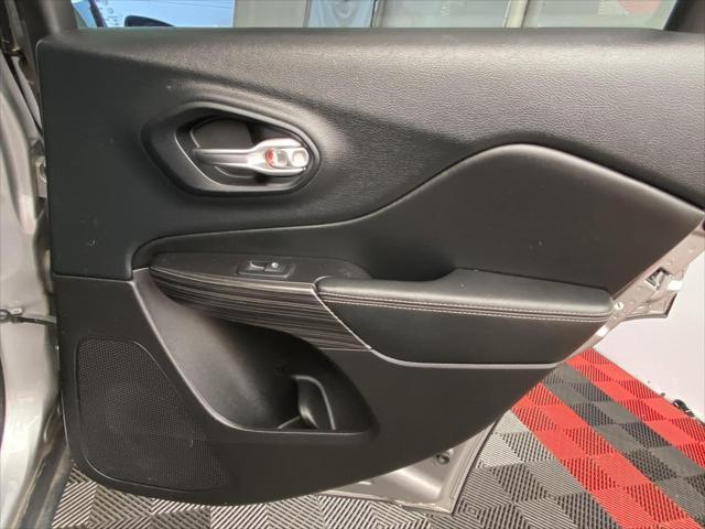 used 2015 Jeep Cherokee car, priced at $10,980