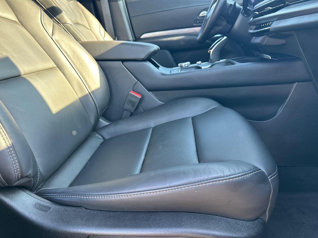 used 2025 Cadillac XT4 car, priced at $37,920