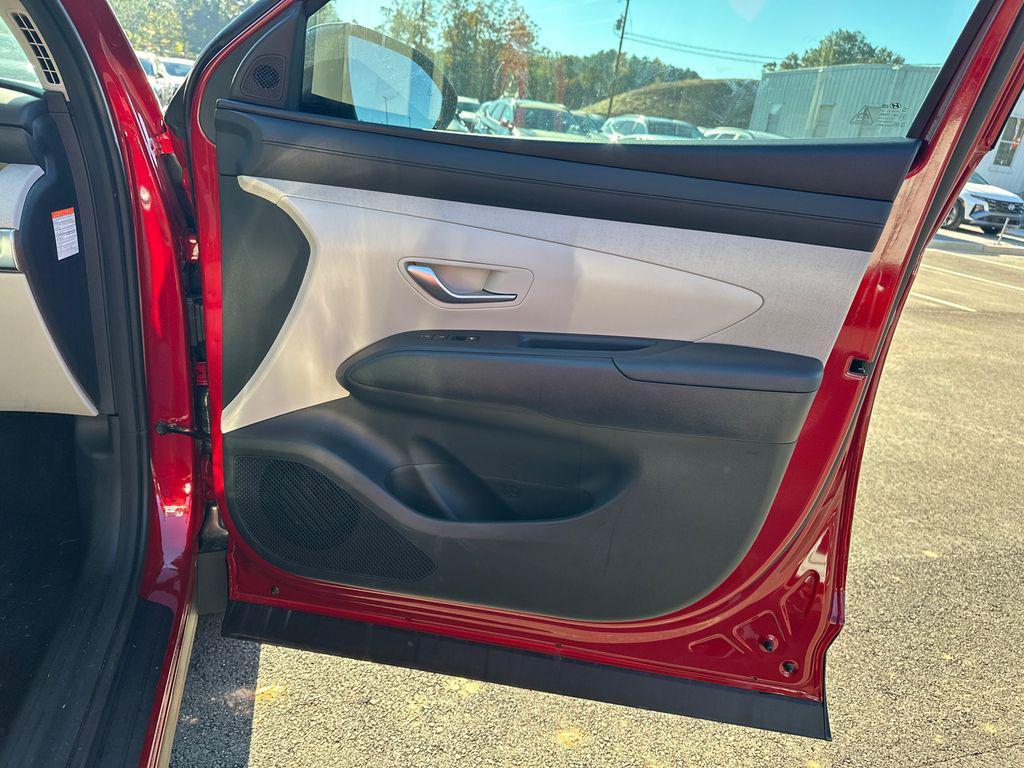 new 2025 Hyundai TUCSON Hybrid car, priced at $32,610