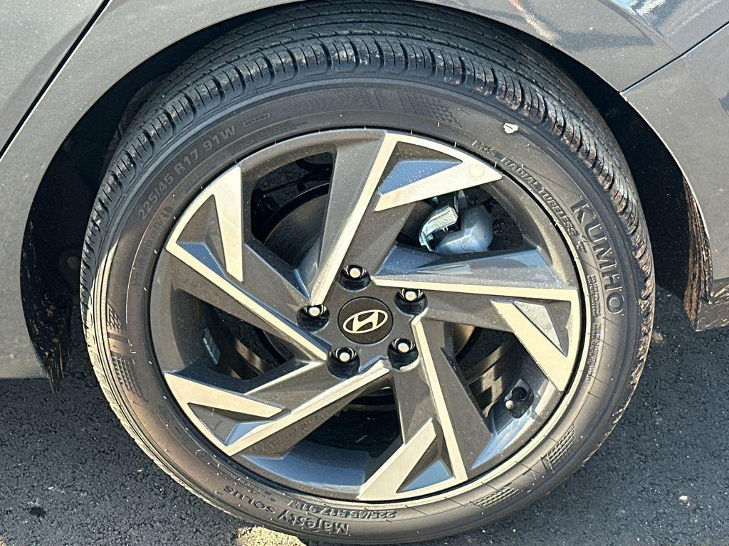 new 2025 Hyundai Elantra car, priced at $21,786