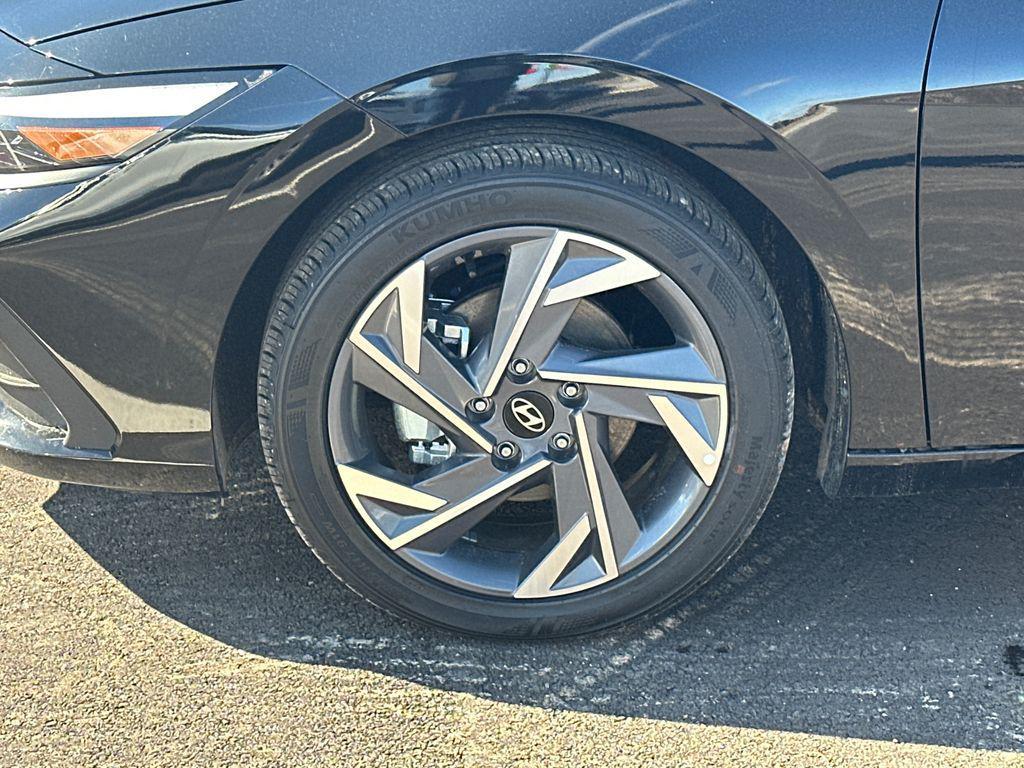 new 2025 Hyundai Elantra car, priced at $21,748