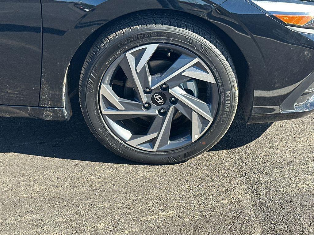 new 2025 Hyundai Elantra car, priced at $21,748