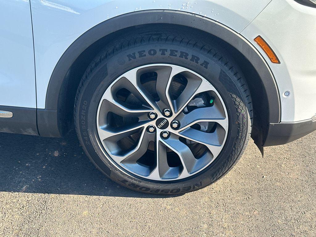 used 2022 Lincoln Nautilus car, priced at $32,420