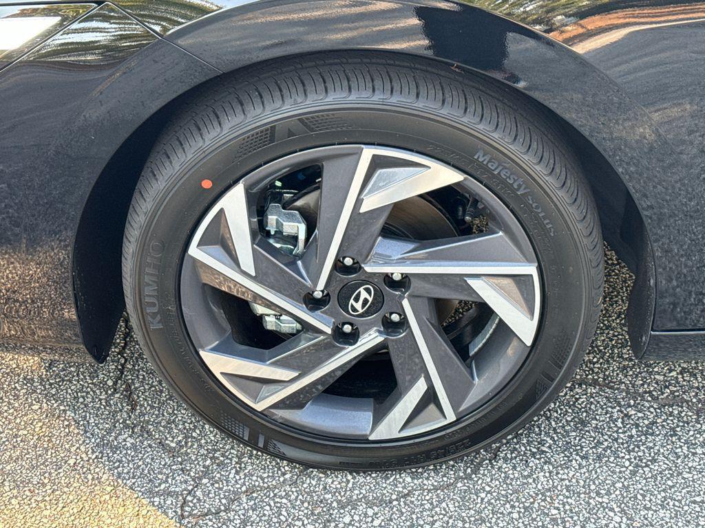 new 2025 Hyundai Elantra car, priced at $21,748