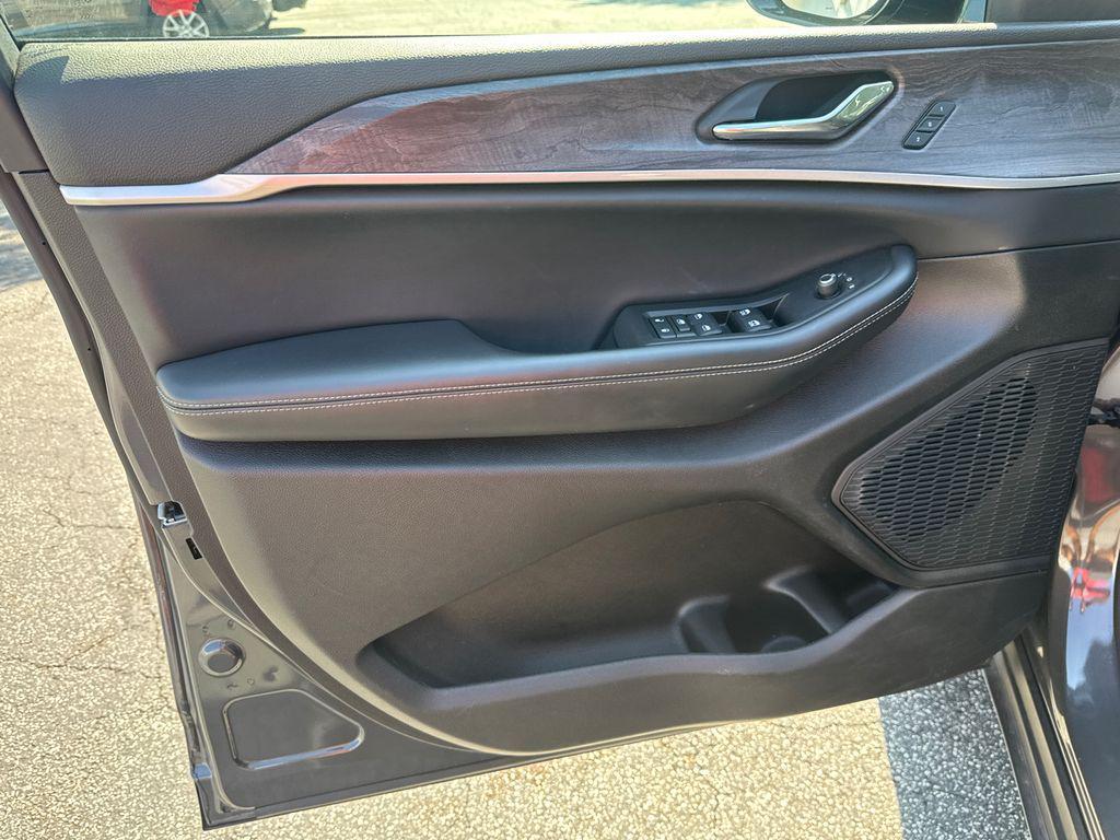 used 2024 Jeep Grand Cherokee car, priced at $30,920