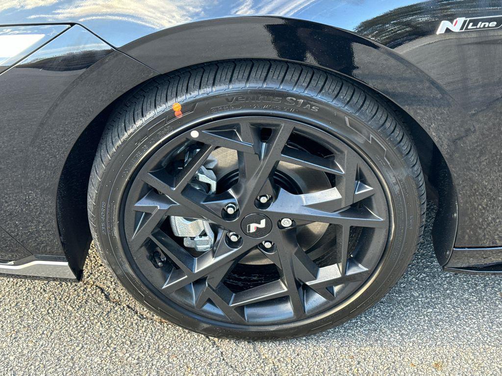 new 2025 Hyundai Elantra car, priced at $27,100