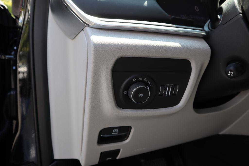 used 2023 Jeep Grand Cherokee car, priced at $35,420