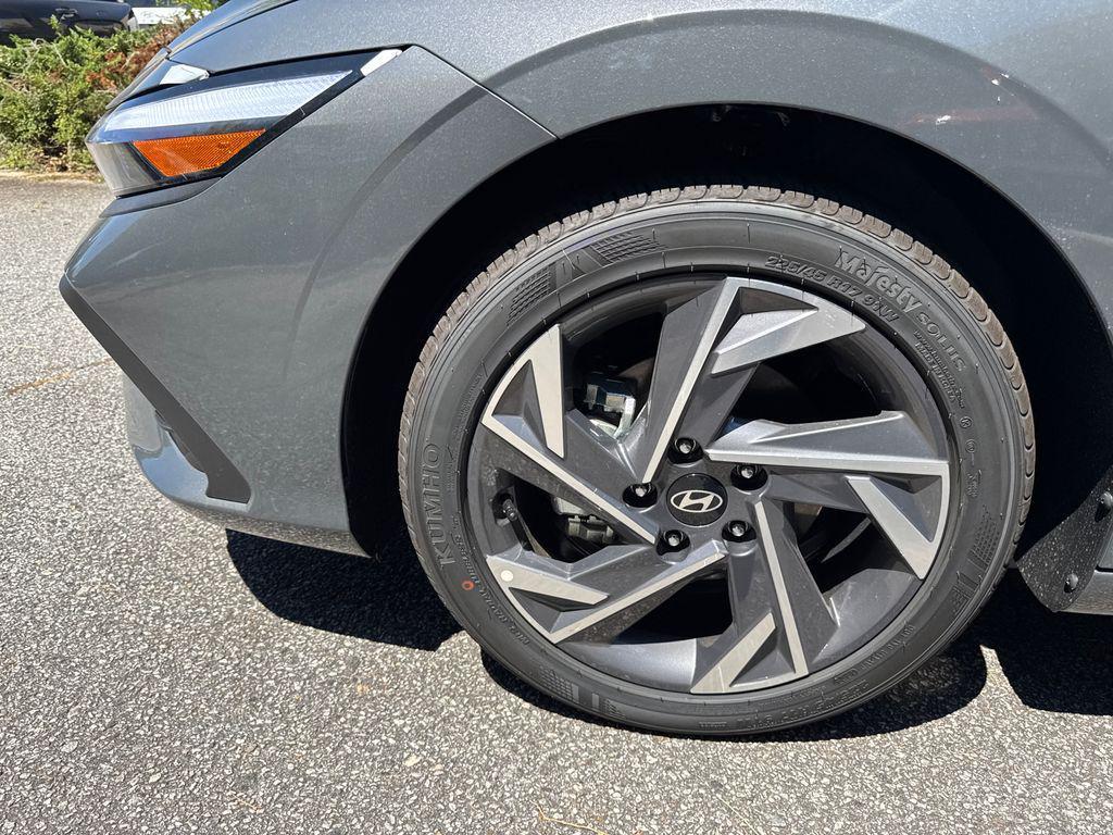 new 2025 Hyundai Elantra car, priced at $21,748