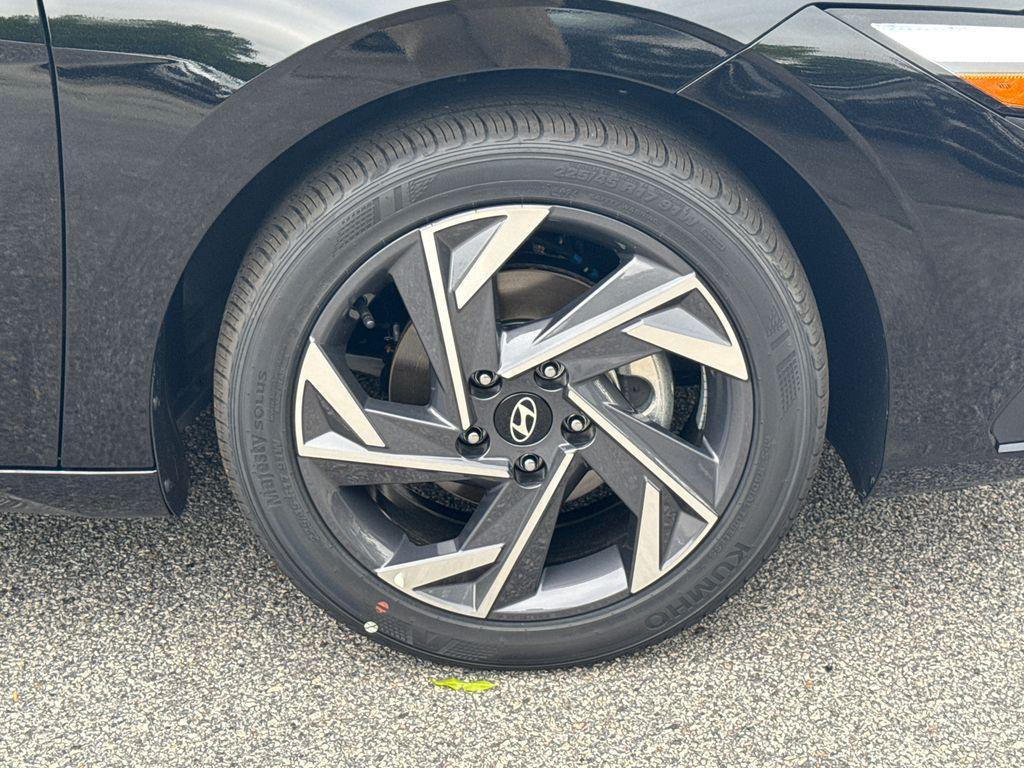 new 2025 Hyundai Elantra car, priced at $21,748