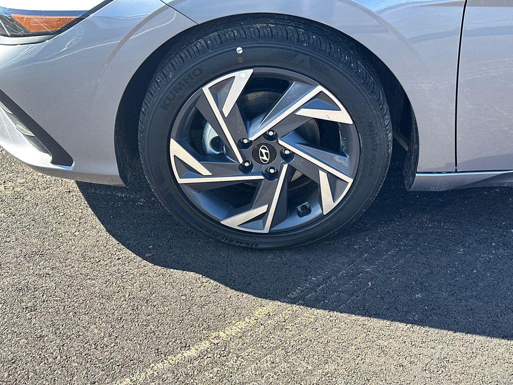 new 2025 Hyundai Elantra car, priced at $21,748