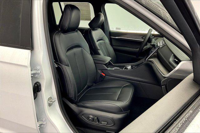 new 2025 Jeep Grand Cherokee car, priced at $49,640