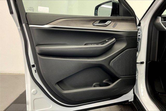 new 2025 Jeep Grand Cherokee car, priced at $49,640