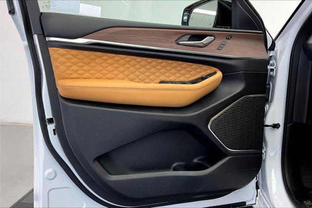 new 2025 Jeep Grand Cherokee car, priced at $56,555