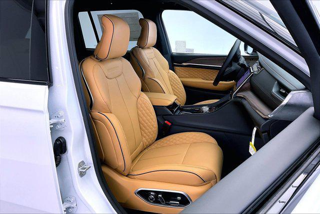 new 2025 Jeep Grand Cherokee car, priced at $56,555