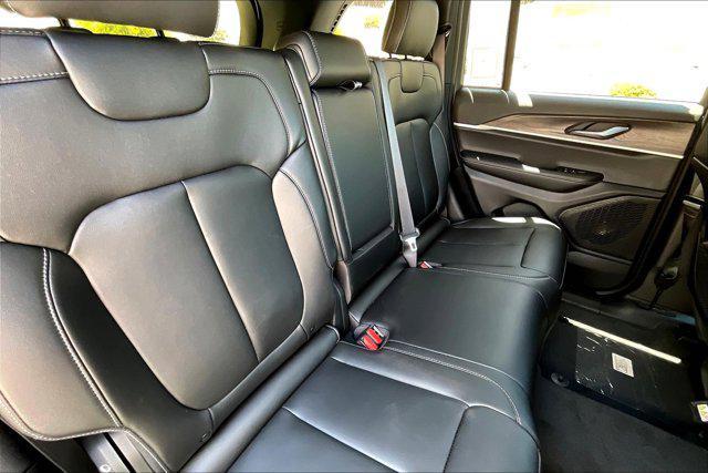 new 2025 Jeep Grand Cherokee car, priced at $45,415