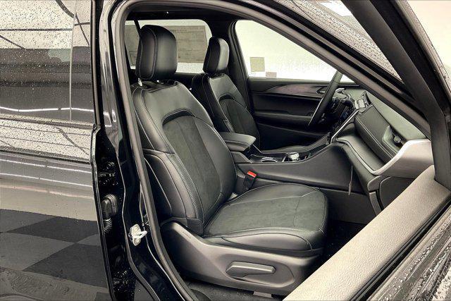 new 2025 Jeep Grand Cherokee car, priced at $44,230