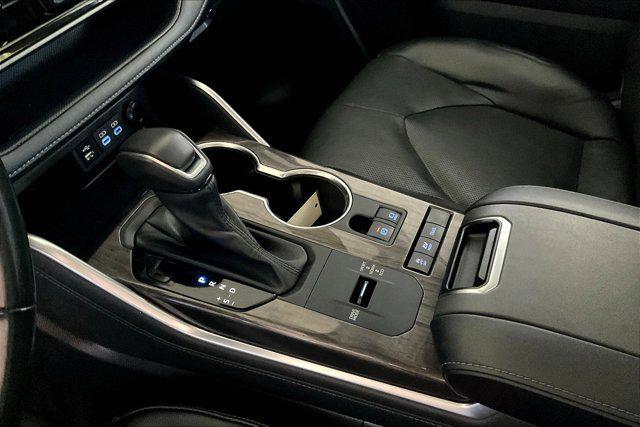 used 2022 Toyota Highlander Hybrid car, priced at $30,100