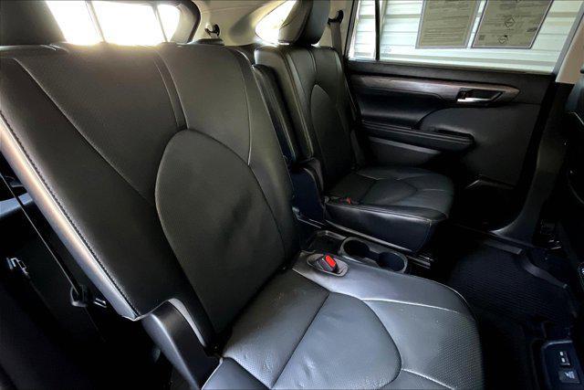 used 2022 Toyota Highlander Hybrid car, priced at $30,100