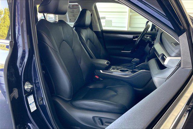 used 2022 Toyota Highlander Hybrid car, priced at $30,100