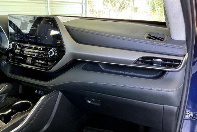 used 2022 Toyota Highlander Hybrid car, priced at $30,100