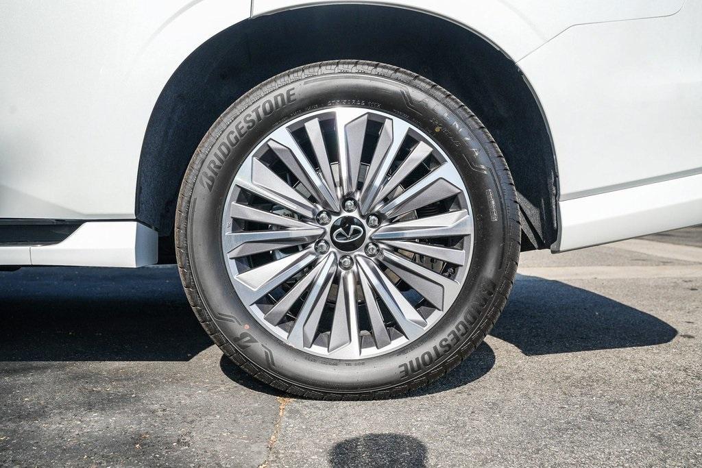 new 2025 INFINITI QX80 car, priced at $93,000