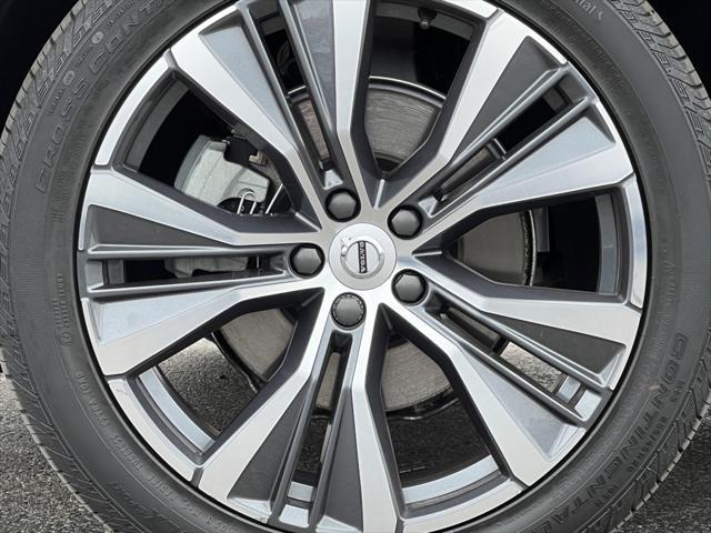 used 2022 Volvo XC60 car, priced at $36,995