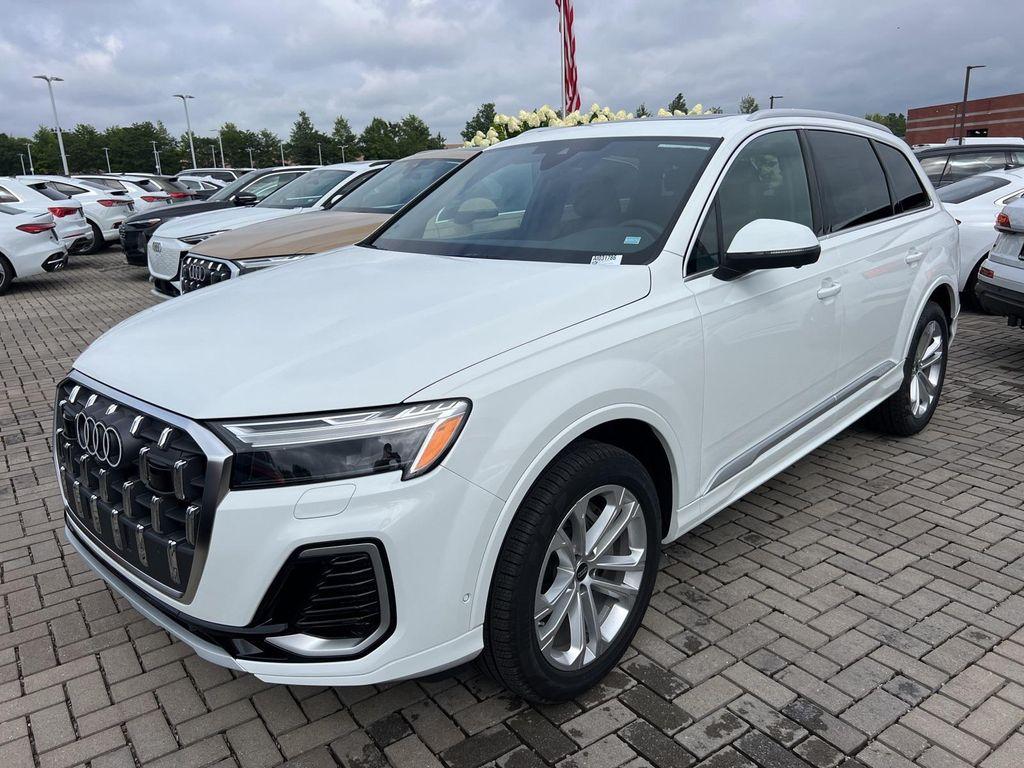new 2025 Audi Q7 car, priced at $70,760