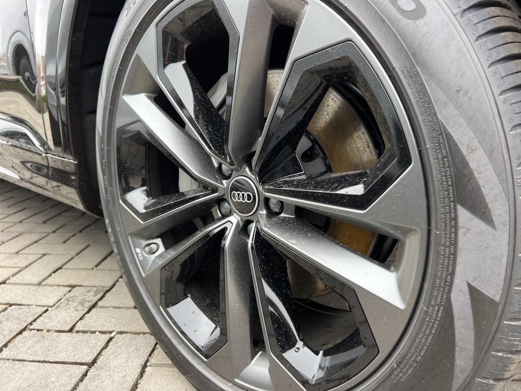 new 2025 Audi Q7 car, priced at $84,065