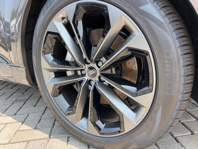 new 2025 Audi Q7 car, priced at $83,750