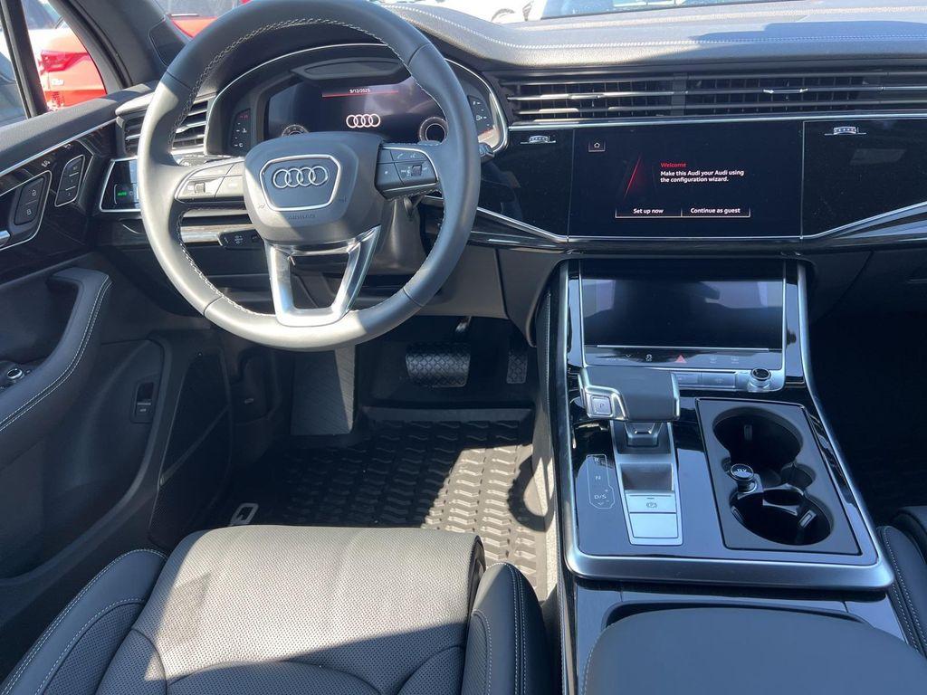 new 2025 Audi Q7 car, priced at $82,265