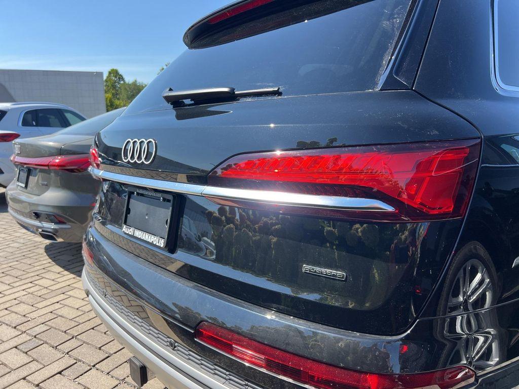 new 2025 Audi Q7 car, priced at $82,265