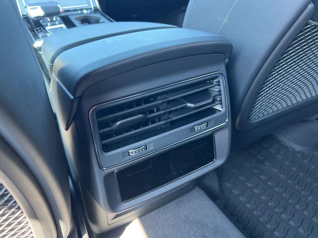 new 2025 Audi Q7 car, priced at $82,265