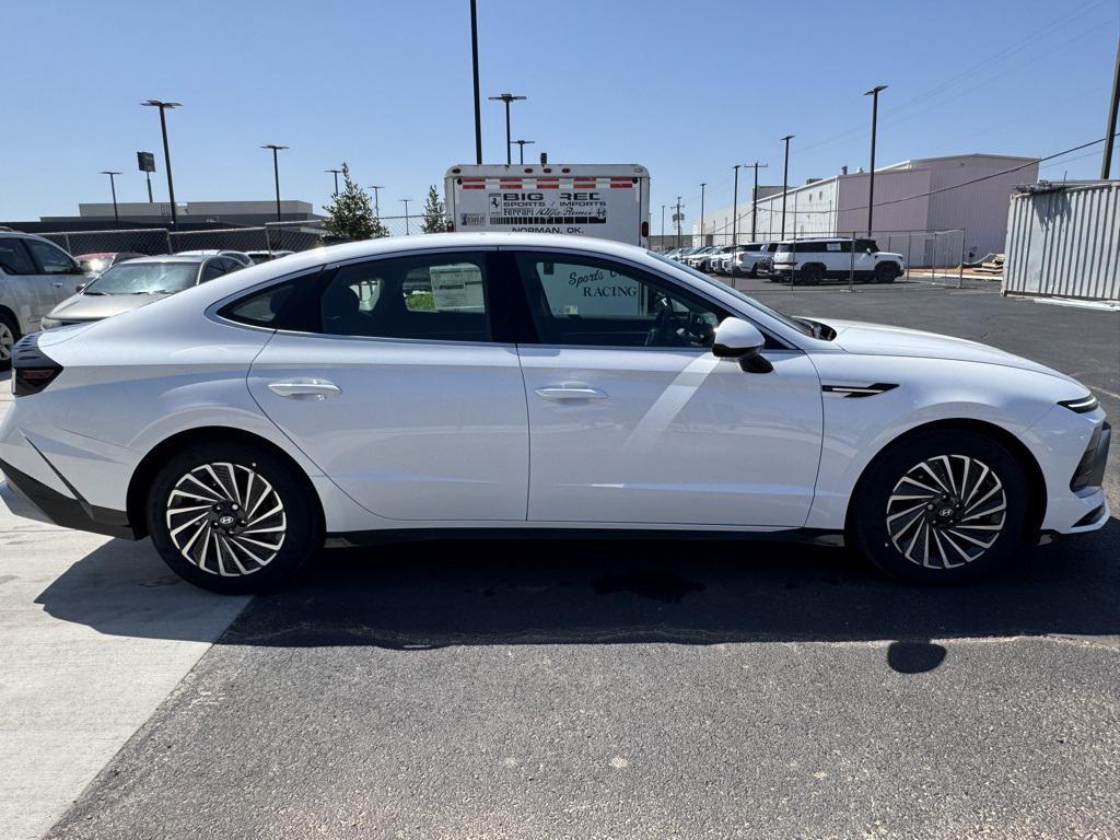 new 2025 Hyundai Sonata Hybrid car, priced at $28,543