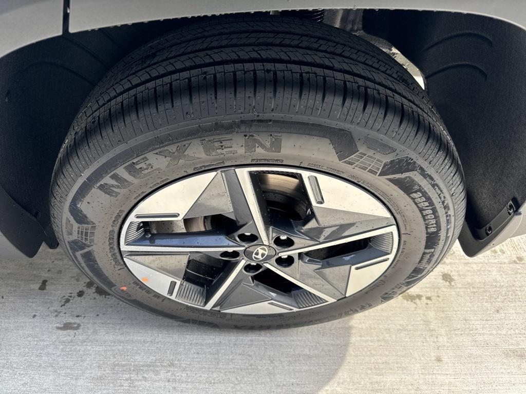 new 2026 Hyundai TUCSON Hybrid car, priced at $33,849