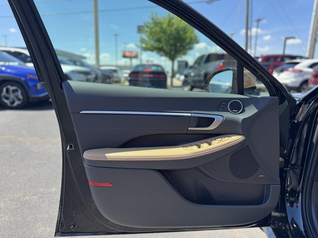 new 2025 Hyundai Sonata Hybrid car, priced at $35,899