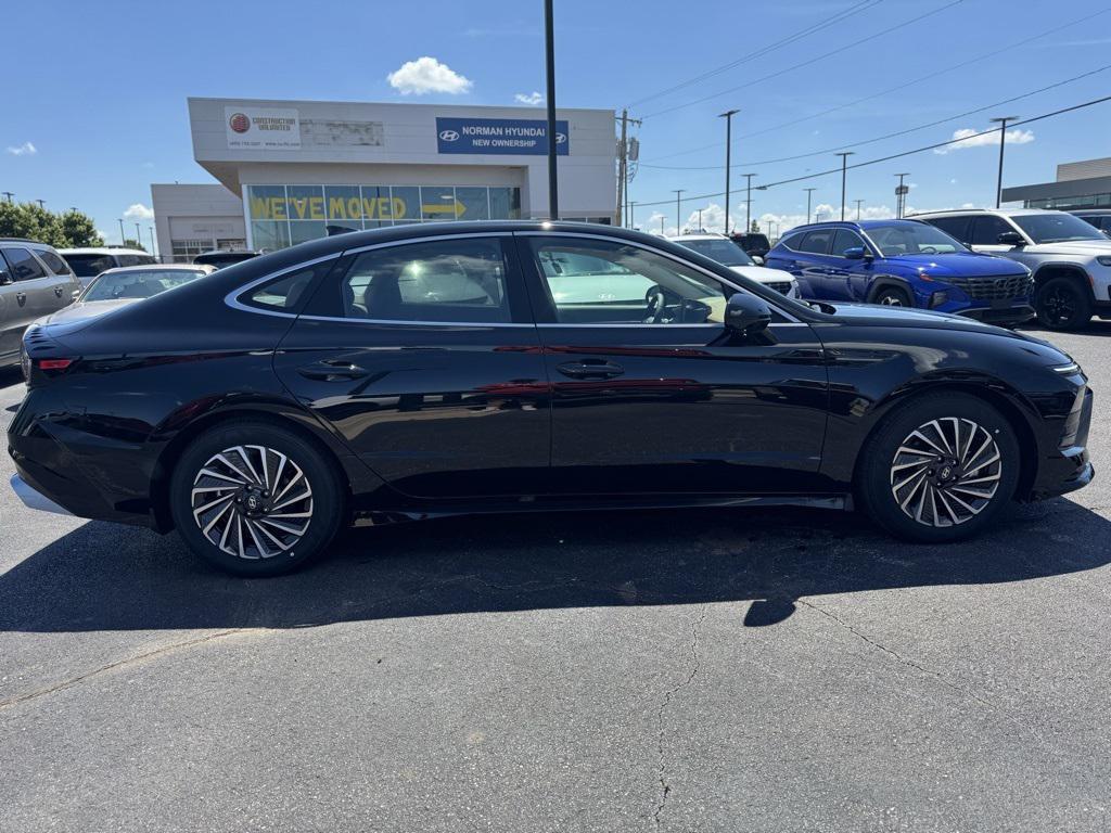 new 2025 Hyundai Sonata Hybrid car, priced at $35,899